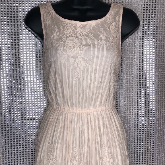 Dresses & Skirts - Size Medium Cream Lace Dress